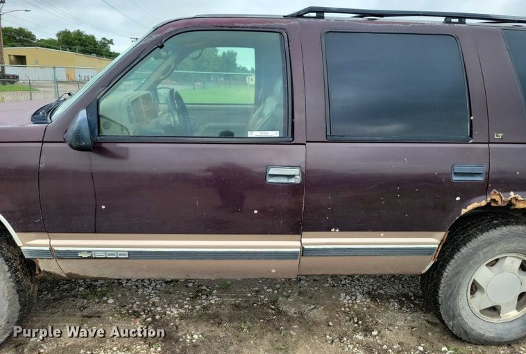 image for item DX7204 1996 Chevrolet 1500 Tahoe SUV