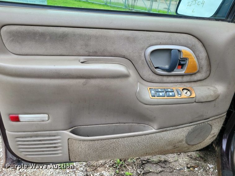 image for item DX7204 1996 Chevrolet 1500 Tahoe SUV