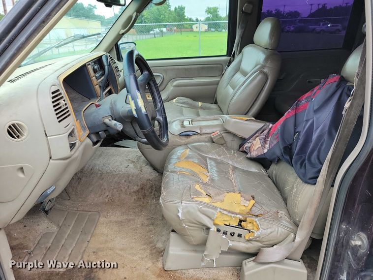 image for item DX7204 1996 Chevrolet 1500 Tahoe SUV