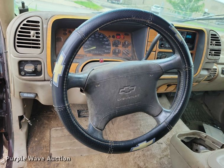 image for item DX7204 1996 Chevrolet 1500 Tahoe SUV