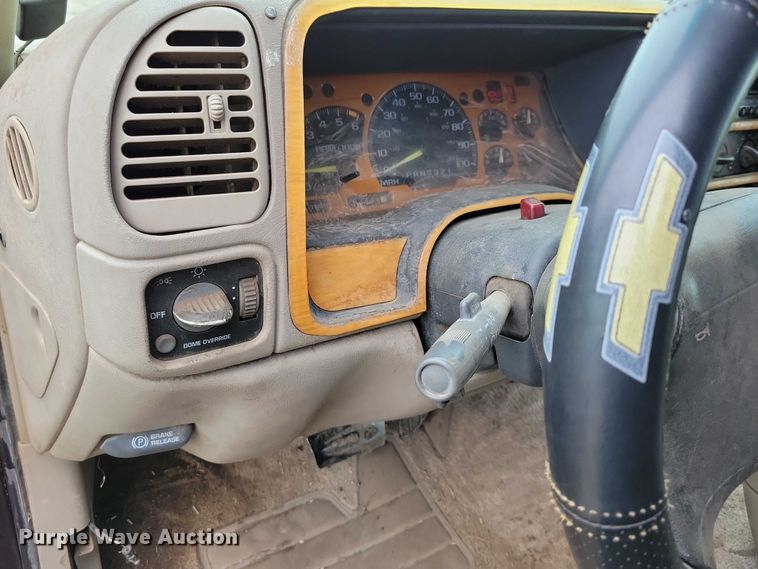 image for item DX7204 1996 Chevrolet 1500 Tahoe SUV