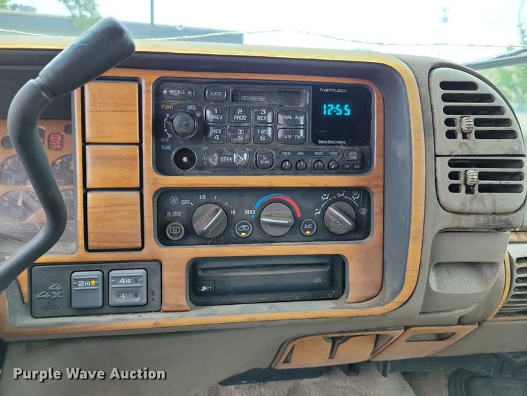 image for item DX7204 1996 Chevrolet 1500 Tahoe SUV