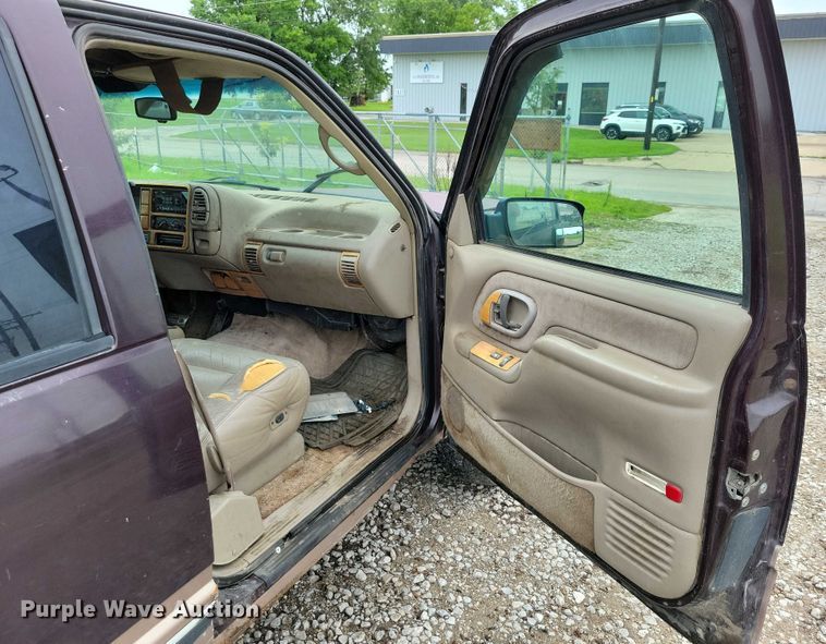 image for item DX7204 1996 Chevrolet 1500 Tahoe SUV