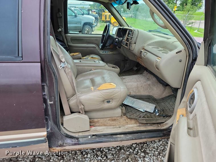 image for item DX7204 1996 Chevrolet 1500 Tahoe SUV