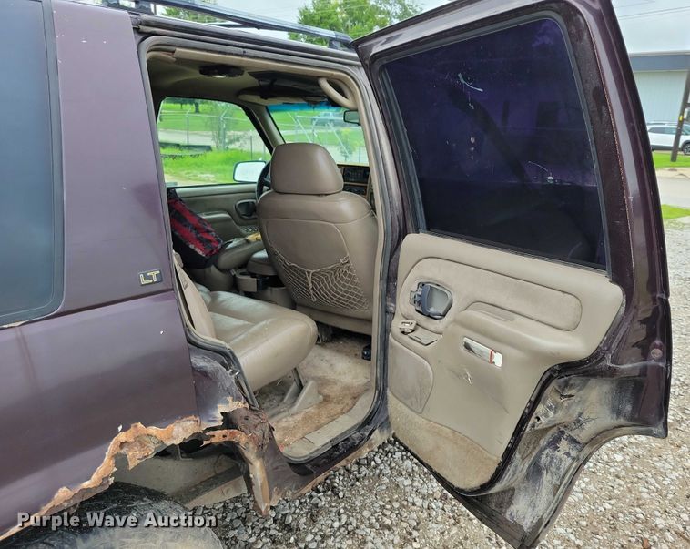 image for item DX7204 1996 Chevrolet 1500 Tahoe SUV