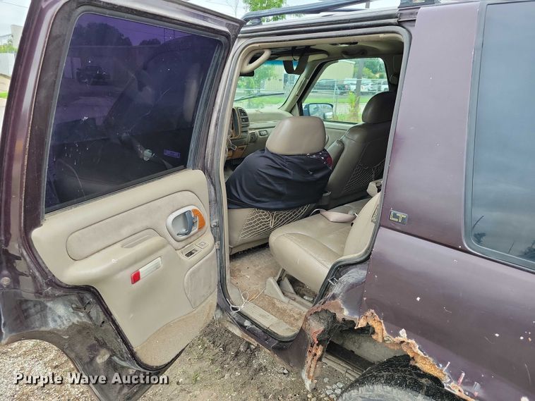 image for item DX7204 1996 Chevrolet 1500 Tahoe SUV