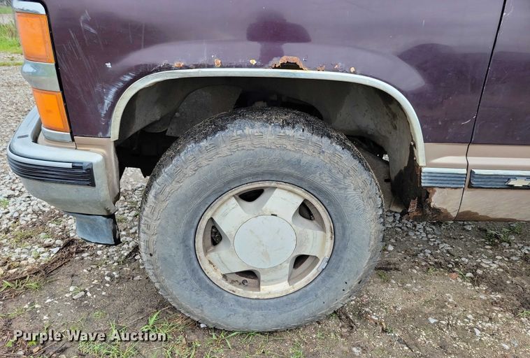 image for item DX7204 1996 Chevrolet 1500 Tahoe SUV