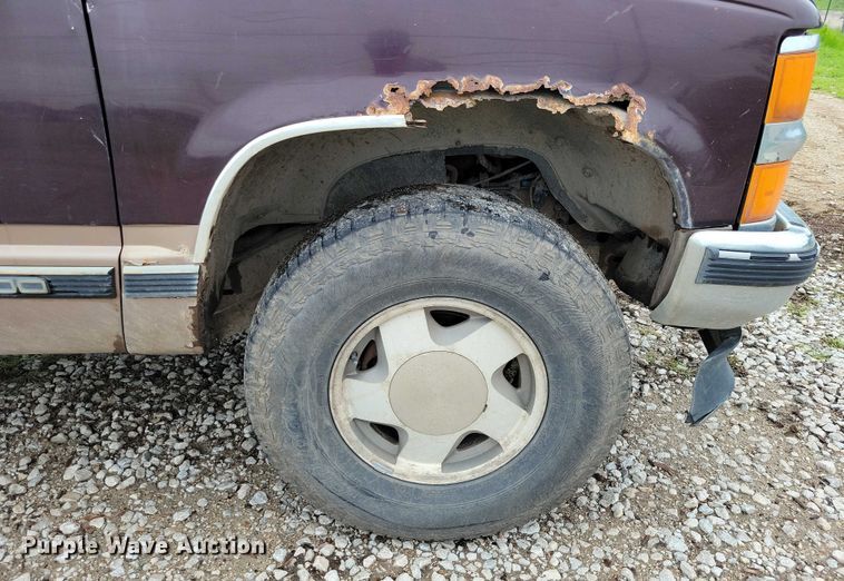 image for item DX7204 1996 Chevrolet 1500 Tahoe SUV