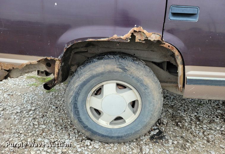 image for item DX7204 1996 Chevrolet 1500 Tahoe SUV