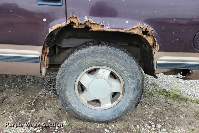 image for item DX7204 1996 Chevrolet 1500 Tahoe SUV