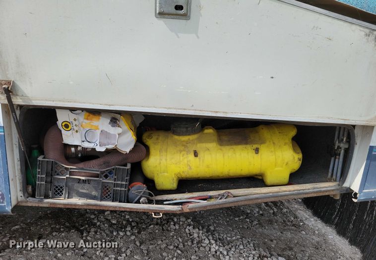 image for item DX7221 1993 Damon Challenger  310 MTL RV