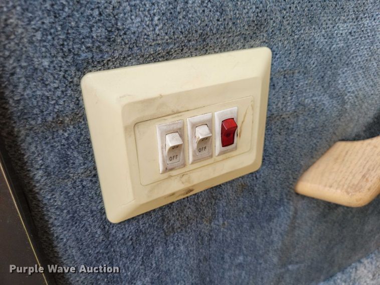 image for item DX7221 1993 Damon Challenger  310 MTL RV