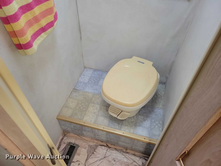 image for item DX7221 1993 Damon Challenger  310 MTL RV