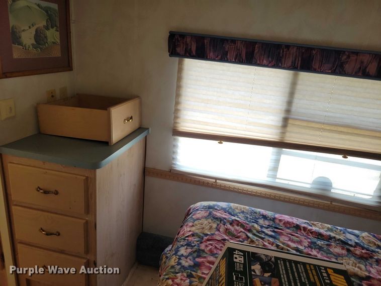 image for item DX7221 1993 Damon Challenger  310 MTL RV