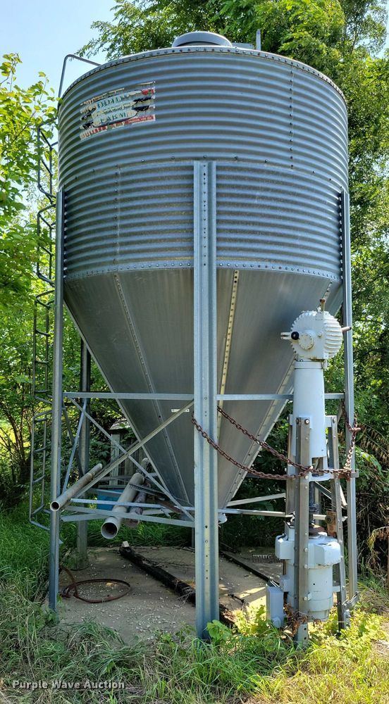 image for item DX7240 Grain silo