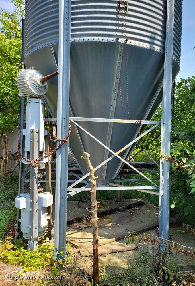 image for item DX7240 Grain silo
