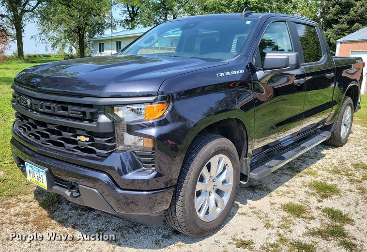 image for item DX7249 2023 Chevrolet 1500 Silverado Custom Crew Cab pickup truck