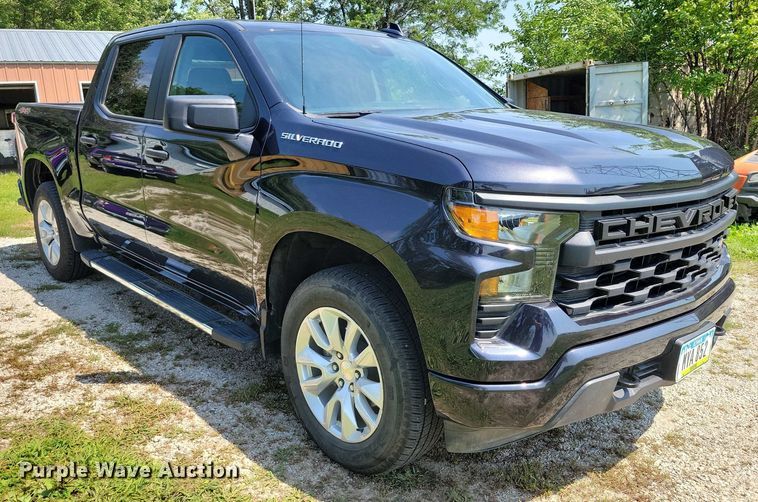 image for item DX7249 2023 Chevrolet 1500 Silverado Custom Crew Cab pickup truck