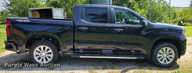 image for item DX7249 2023 Chevrolet 1500 Silverado Custom Crew Cab pickup truck