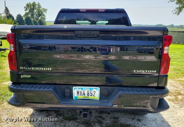 image for item DX7249 2023 Chevrolet 1500 Silverado Custom Crew Cab pickup truck