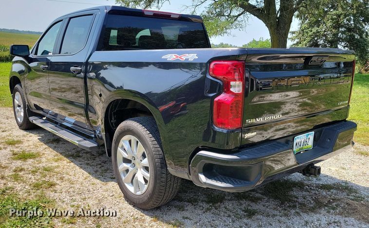 image for item DX7249 2023 Chevrolet 1500 Silverado Custom Crew Cab pickup truck