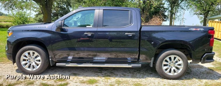 image for item DX7249 2023 Chevrolet 1500 Silverado Custom Crew Cab pickup truck