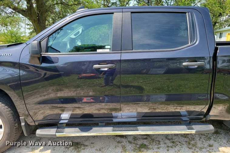 image for item DX7249 2023 Chevrolet 1500 Silverado Custom Crew Cab pickup truck