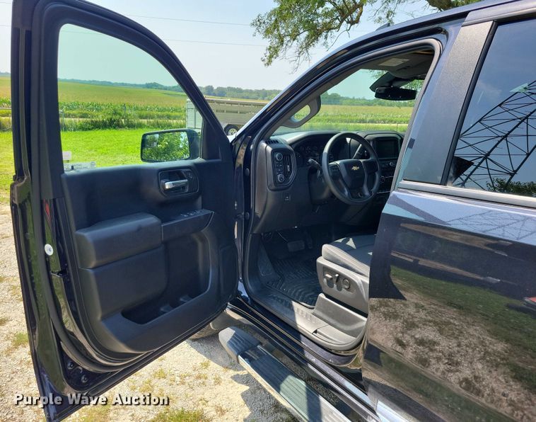 image for item DX7249 2023 Chevrolet 1500 Silverado Custom Crew Cab pickup truck