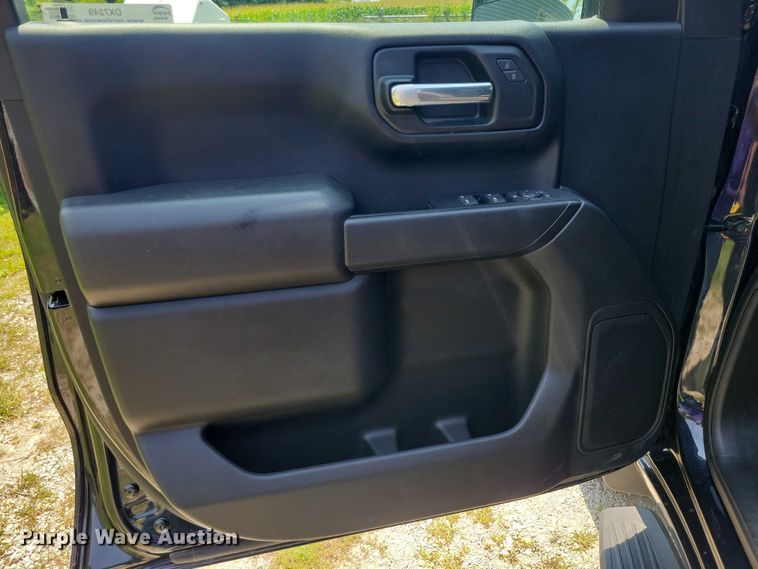 image for item DX7249 2023 Chevrolet 1500 Silverado Custom Crew Cab pickup truck