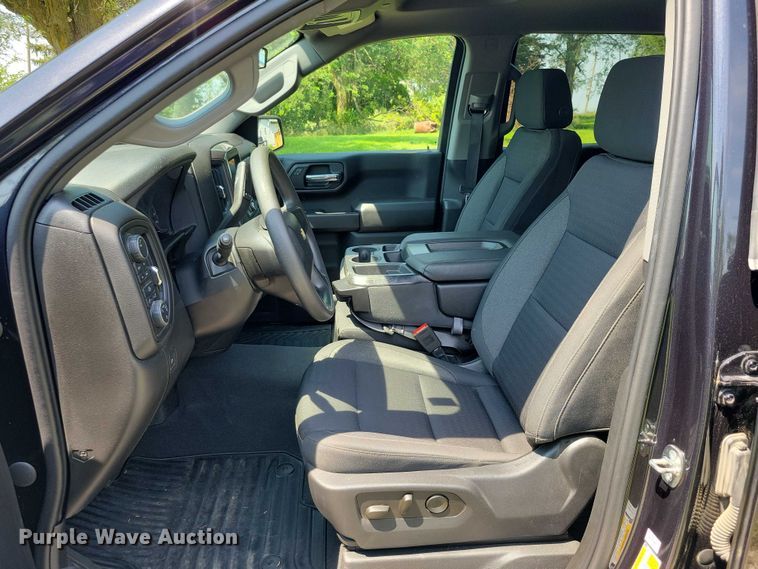 image for item DX7249 2023 Chevrolet 1500 Silverado Custom Crew Cab pickup truck