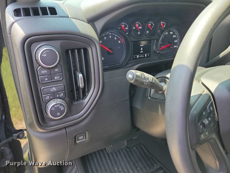 image for item DX7249 2023 Chevrolet 1500 Silverado Custom Crew Cab pickup truck