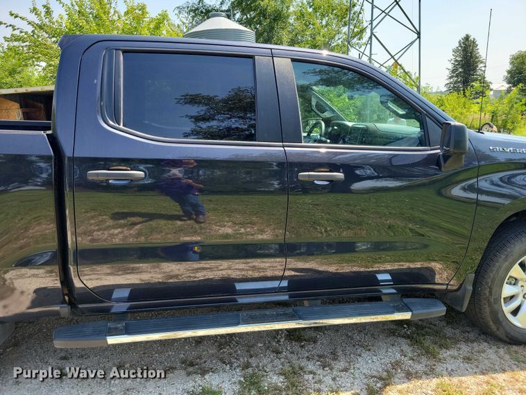 image for item DX7249 2023 Chevrolet 1500 Silverado Custom Crew Cab pickup truck