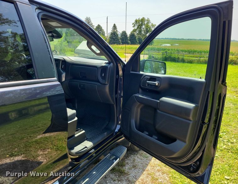 image for item DX7249 2023 Chevrolet 1500 Silverado Custom Crew Cab pickup truck