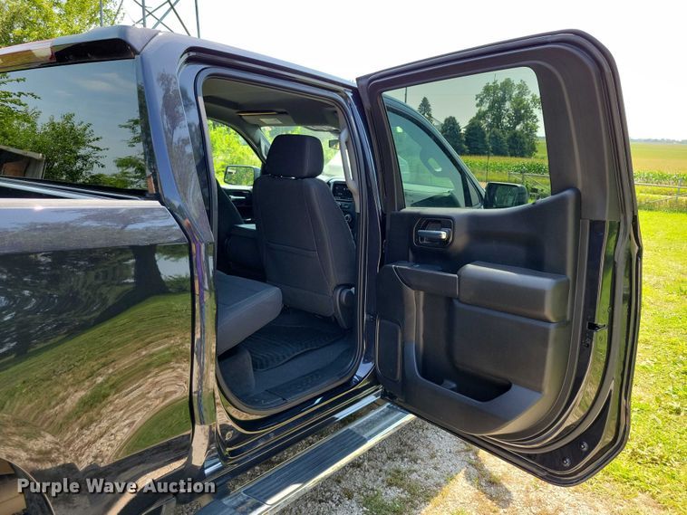 image for item DX7249 2023 Chevrolet 1500 Silverado Custom Crew Cab pickup truck