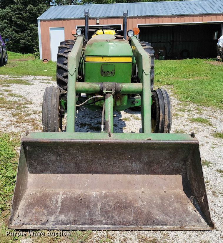 image for item DX7250 1980 John Deere 2040 tractor
