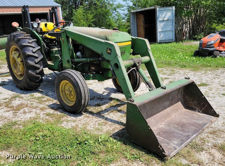 image for item DX7250 1980 John Deere 2040 tractor