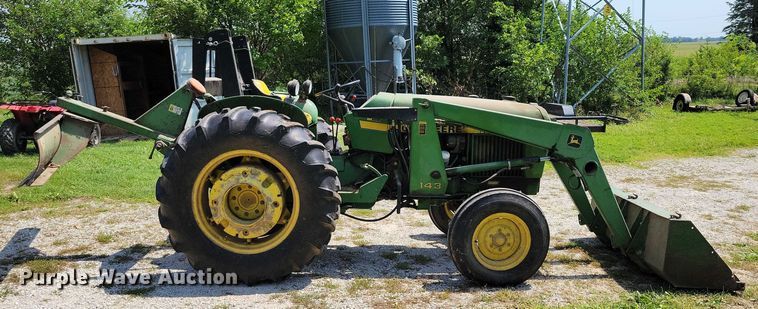 image for item DX7250 1980 John Deere 2040 tractor