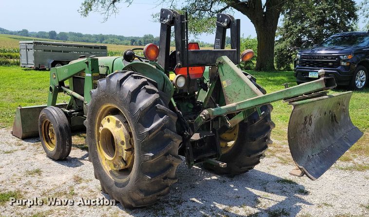 image for item DX7250 1980 John Deere 2040 tractor