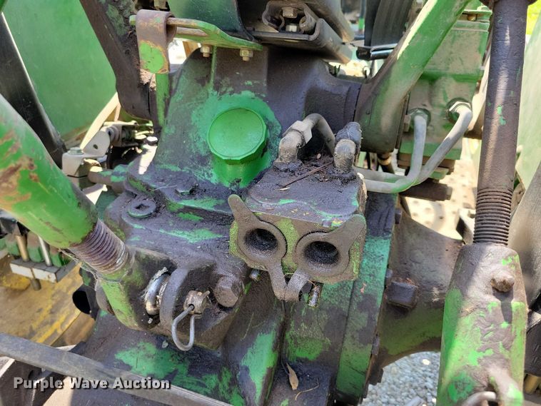 image for item DX7250 1980 John Deere 2040 tractor