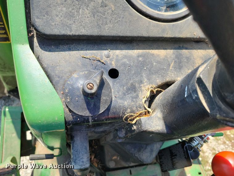 image for item DX7250 1980 John Deere 2040 tractor