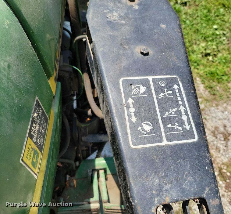 image for item DX7250 1980 John Deere 2040 tractor