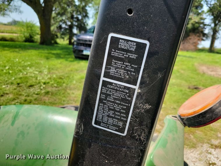 image for item DX7250 1980 John Deere 2040 tractor