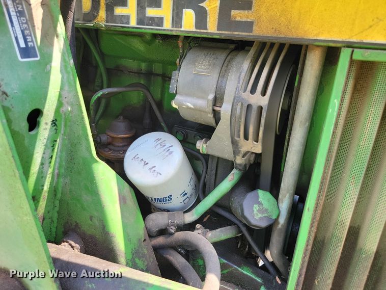 image for item DX7250 1980 John Deere 2040 tractor