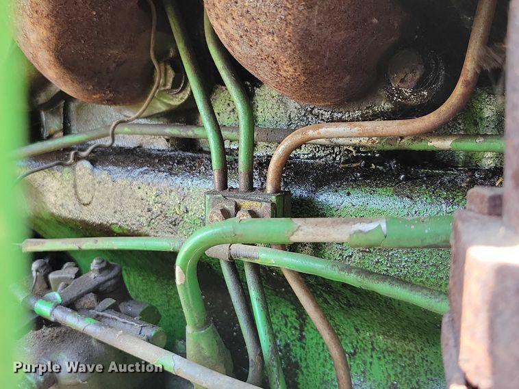 image for item DX7250 1980 John Deere 2040 tractor