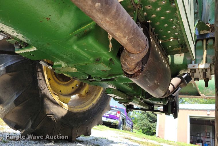 image for item DX7250 1980 John Deere 2040 tractor