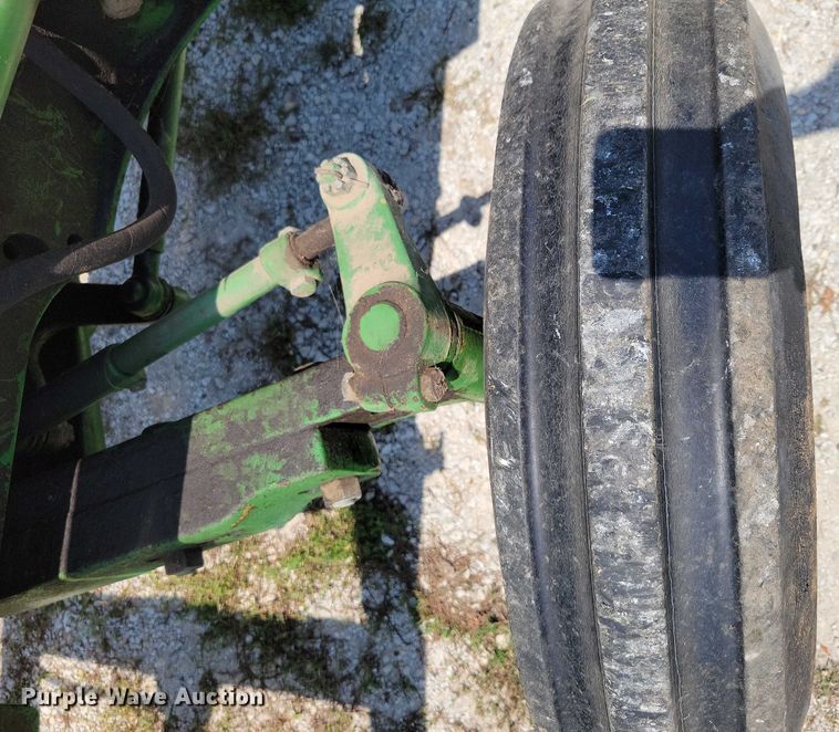 image for item DX7250 1980 John Deere 2040 tractor