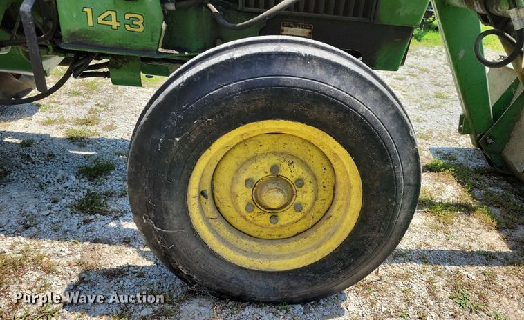 image for item DX7250 1980 John Deere 2040 tractor