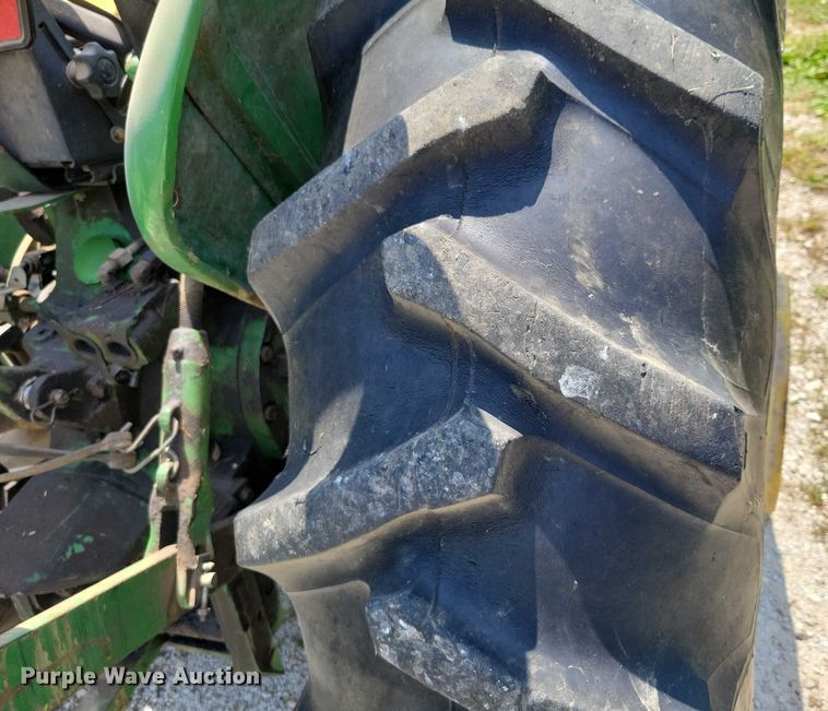 image for item DX7250 1980 John Deere 2040 tractor