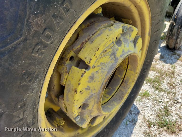 image for item DX7250 1980 John Deere 2040 tractor