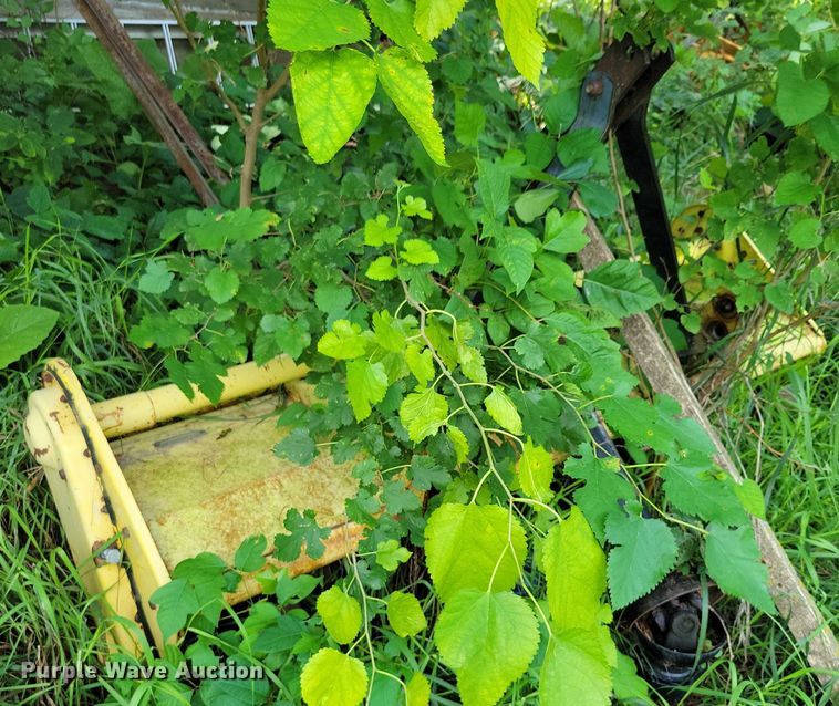 image for item DX7250 1980 John Deere 2040 tractor